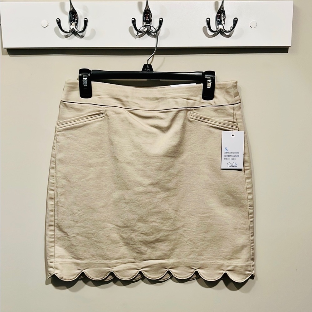 COPY - NWT 8 Croft & Barrow tan scallop Edge skort